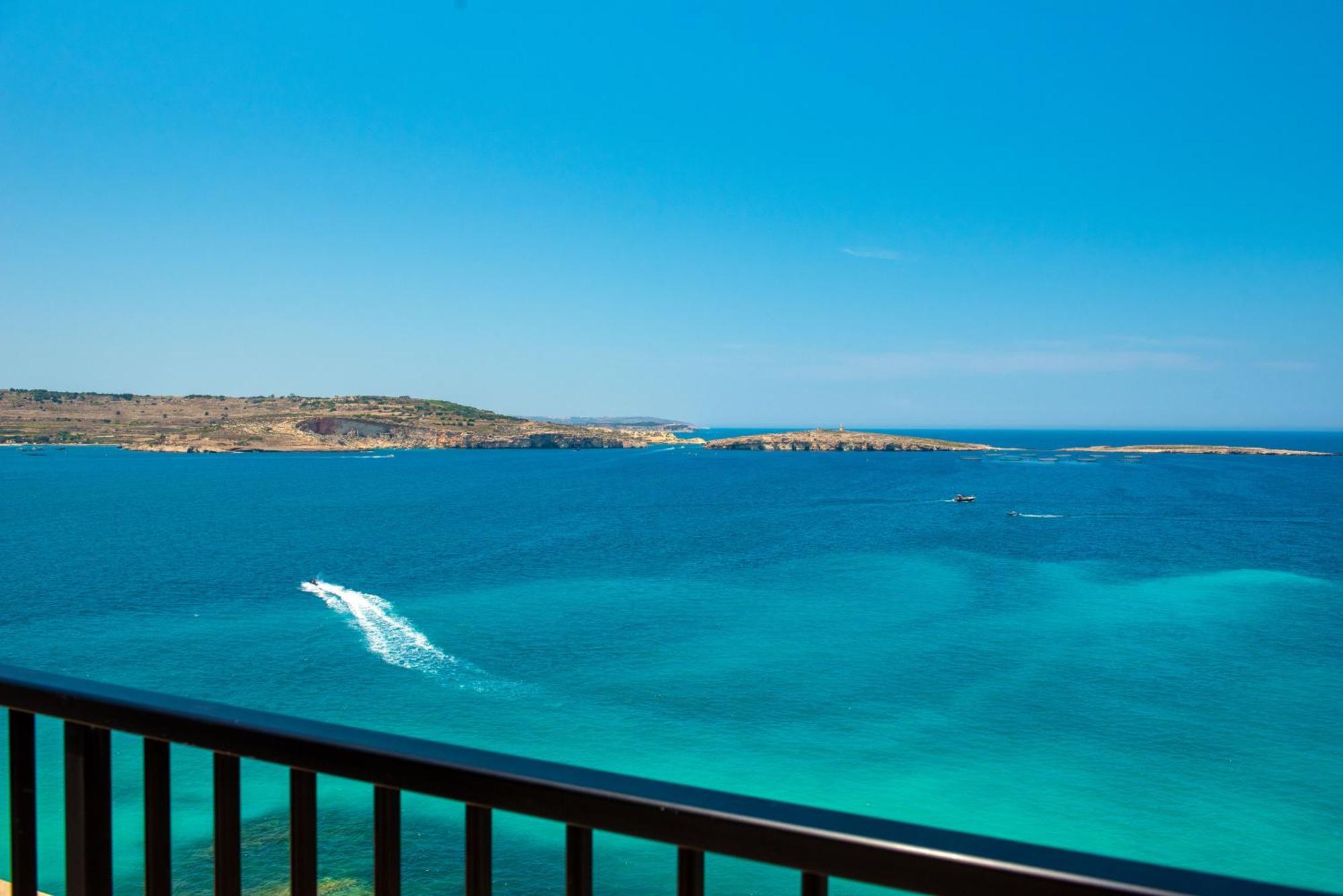 Islet Promenade Seafront Penthouse With Breathtaking Seaviews And Private Hot Tub On The Large Terrace By Getawaysmalta Apartment St. Paul's Bay Ngoại thất bức ảnh